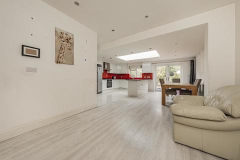 3 bedroom semi-detached house to rent, Ferrers Avenue, West Drayton UB7