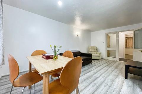 2 bedroom ground floor flat to rent, Grilse Close, London N9