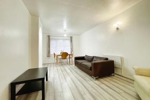 2 bedroom ground floor flat to rent, Grilse Close, London N9