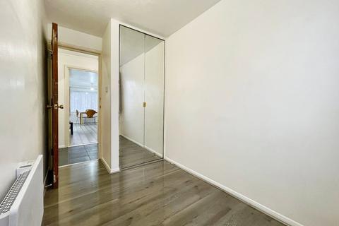 2 bedroom ground floor flat to rent, Grilse Close, London N9