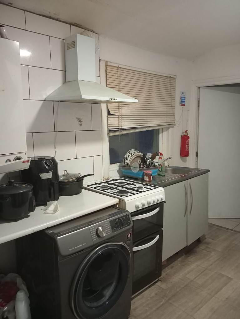 House in London - View 5