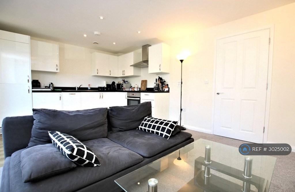 Apartment in Reading - View 4