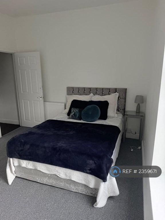 House in Salford, Newtown - More