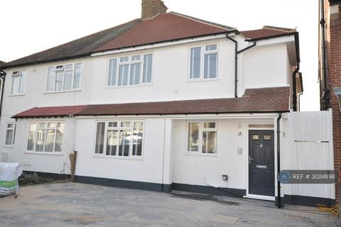 4 bedroom semi-detached house to rent, Ridgeview Road, London, N20
