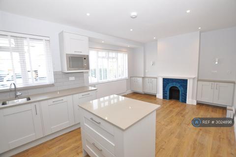 4 bedroom semi-detached house to rent, Ridgeview Road, London, N20