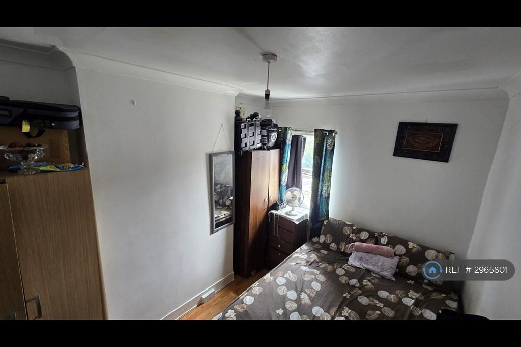 House in London - View 2