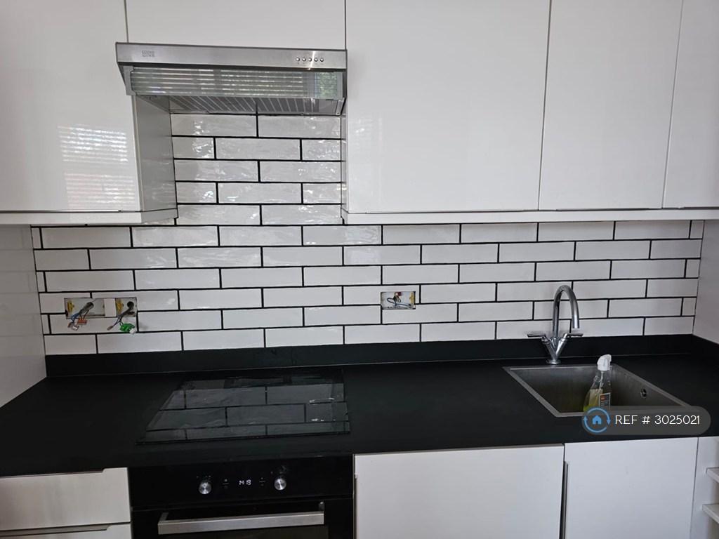 Apartment in New Malden - View 4