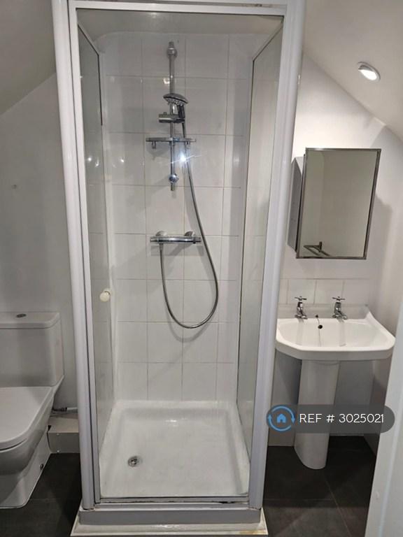 Apartment in New Malden - View 5