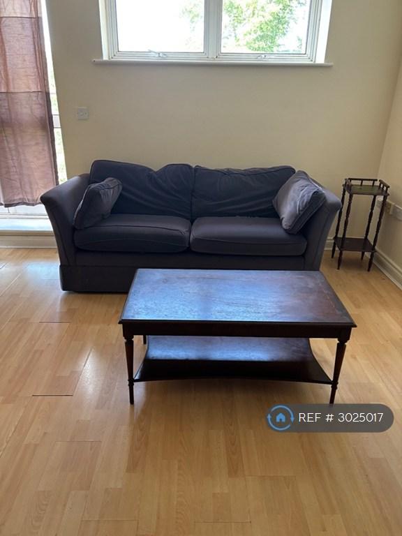 Apartment in Bromley - View 3