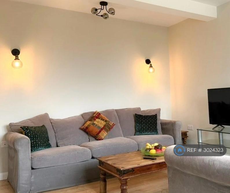 Apartment in Hendon - View 2