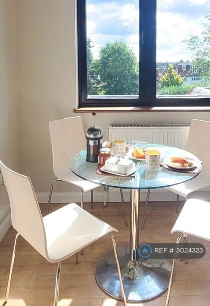 Apartment in Hendon - More