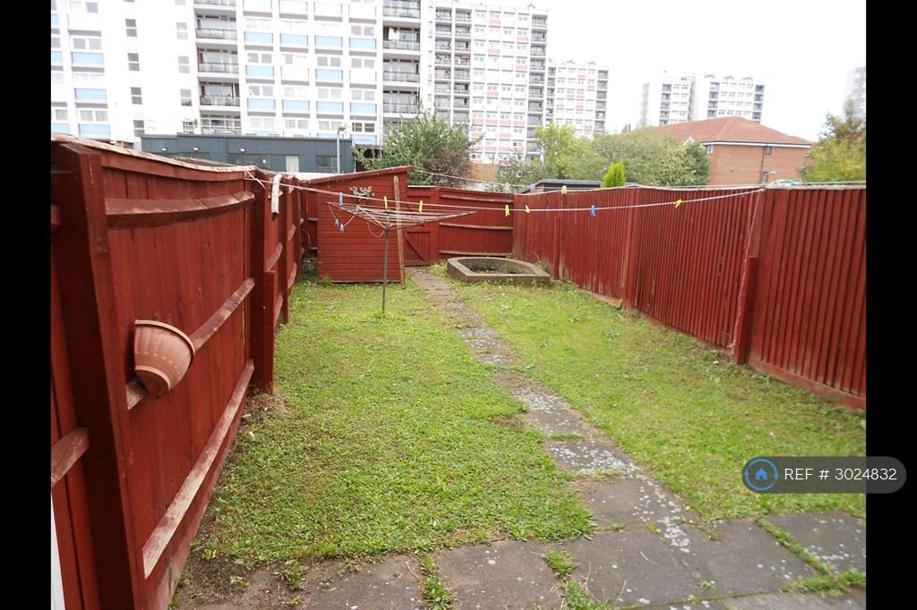 Apartment in Woodford - View 2