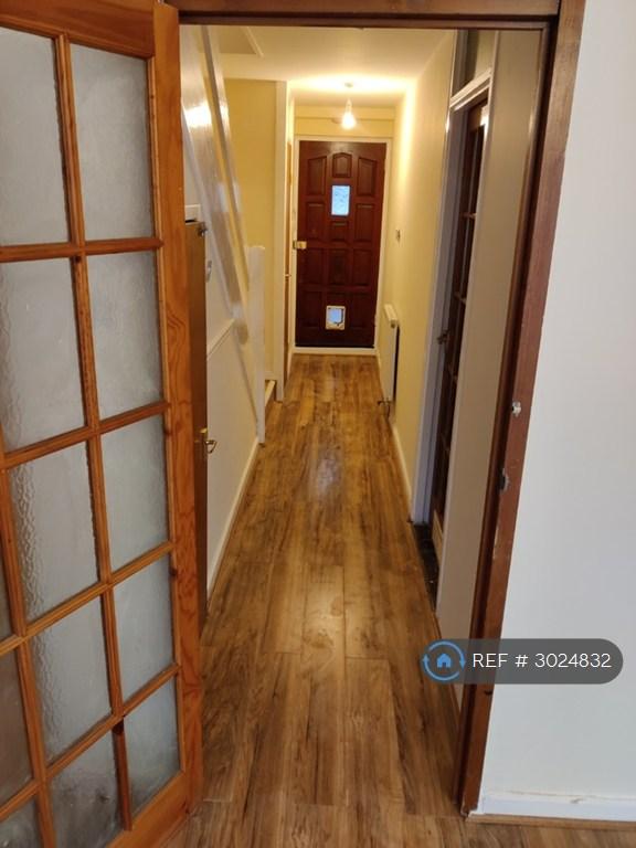 Apartment in Woodford - View 4