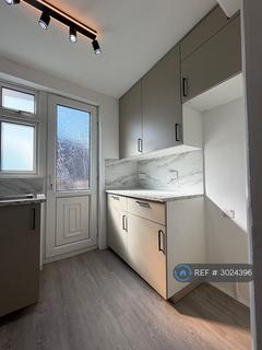 2 bedroom flat to rent, Marlborough House, London, N4