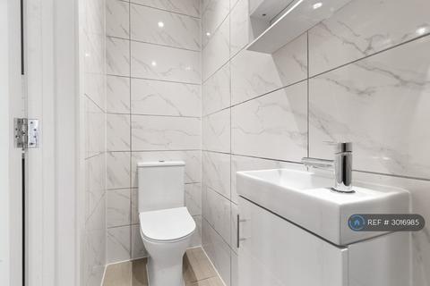 Studio to rent, Rennie Close, Ashford, TW15