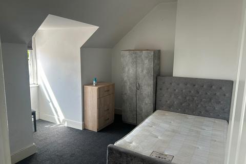1 bedroom flat to rent, Blenheim Crescent, South Croydon CR2