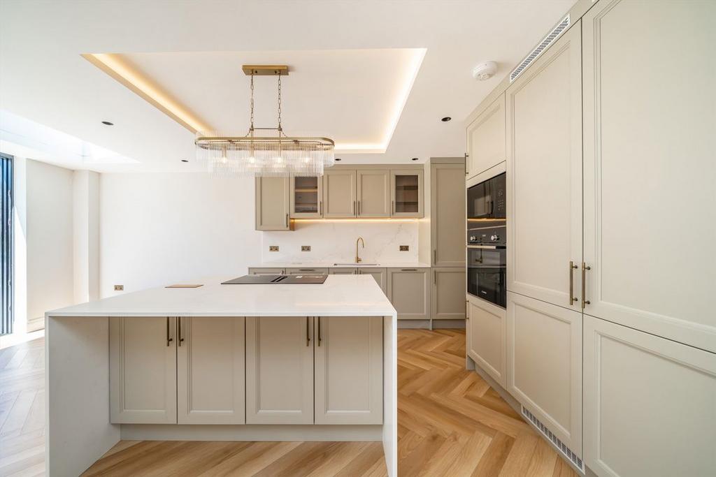 House in London, Merton Park - View 2