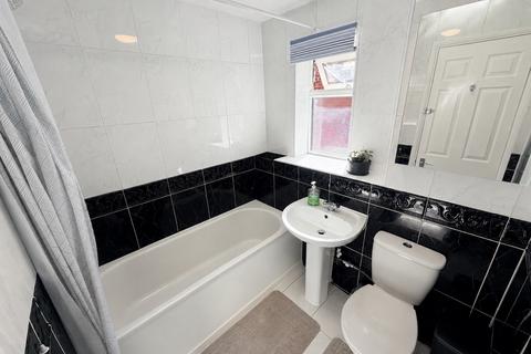 1 bedroom flat to rent, Halleys Way, Houghton Regis, Dunstable, Bedfordshire, LU5 5HY