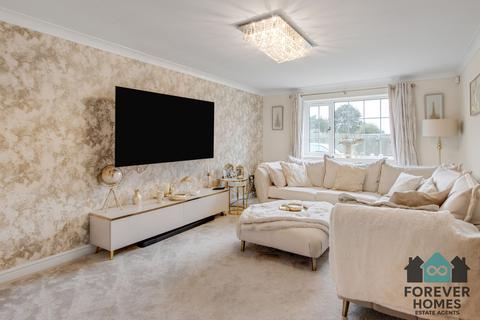 2 bedroom flat for sale, Ashwood Court, Ossett, WF5