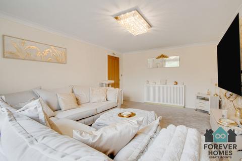 2 bedroom flat for sale, Ashwood Court, Ossett, WF5