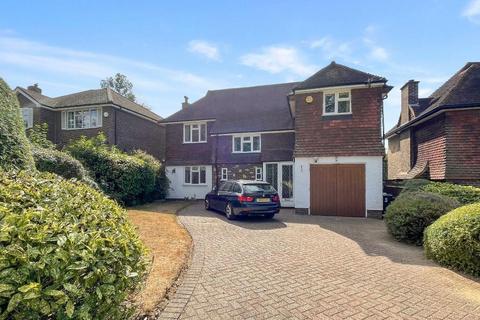 Ewhurst Avenue, Sanderstead, Surrey, CR2 0DH