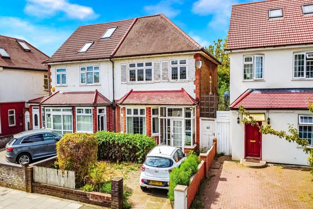 Detached house exterior, driveway