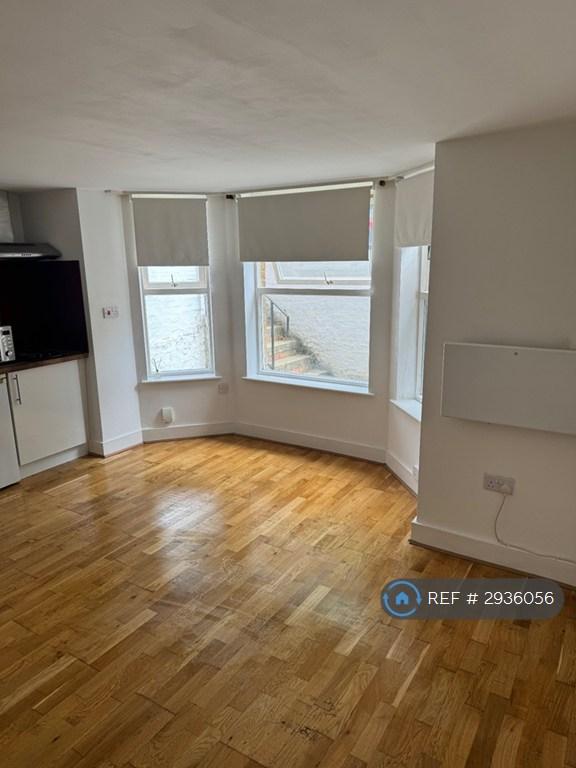 Apartment in West Ealing - View 2