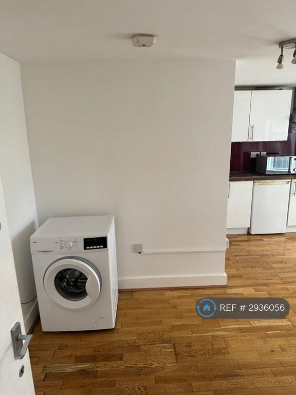 Apartment in West Ealing - View 3