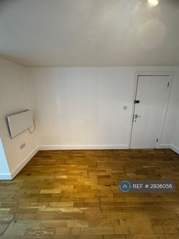 Apartment in West Ealing - View 5