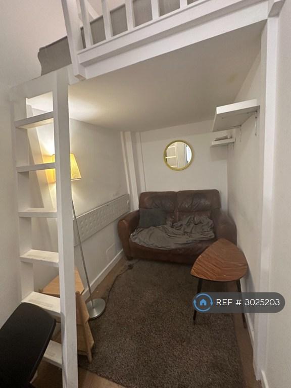 Apartment in London - View 3