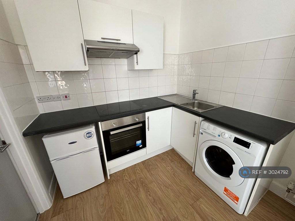 Apartment in Croydon - View 4