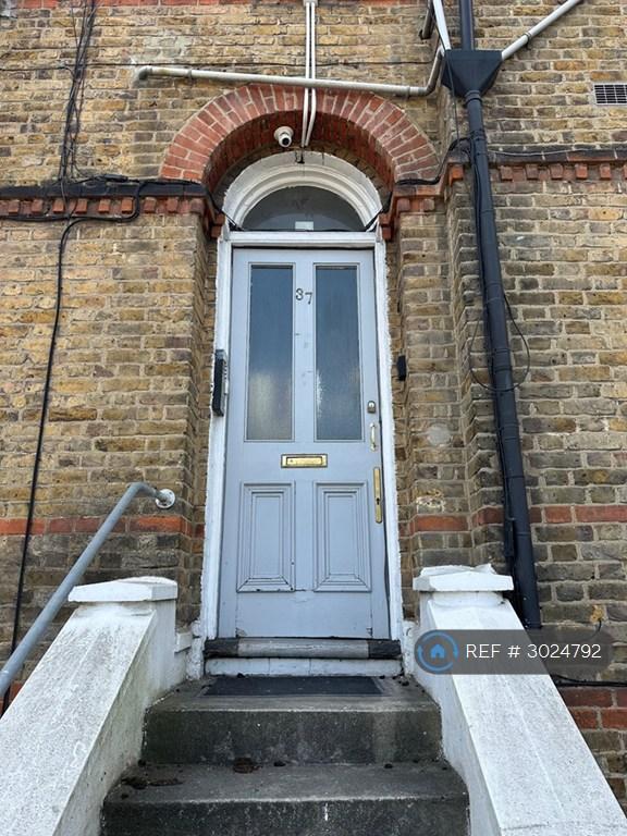 Apartment in Croydon - More