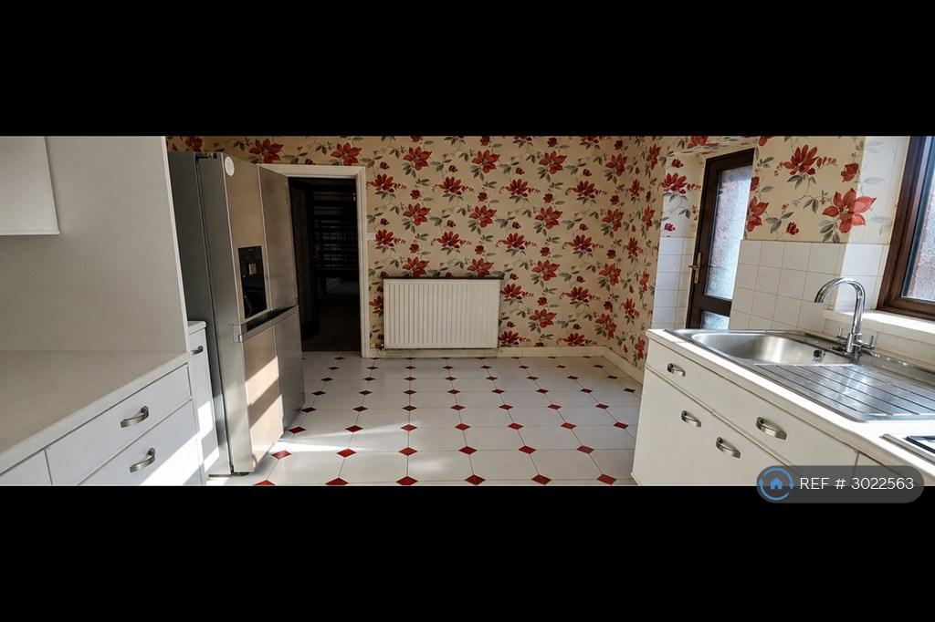 House in Salford - View 5
