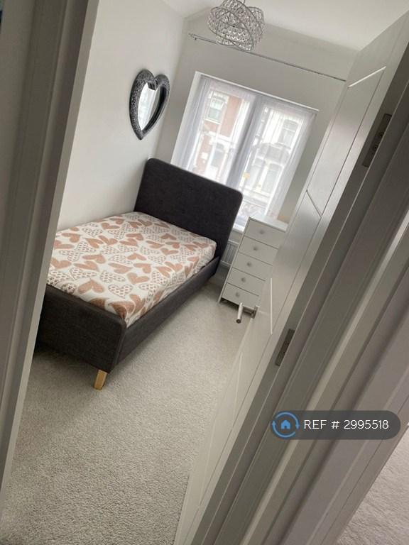 Apartment in Hounslow - More