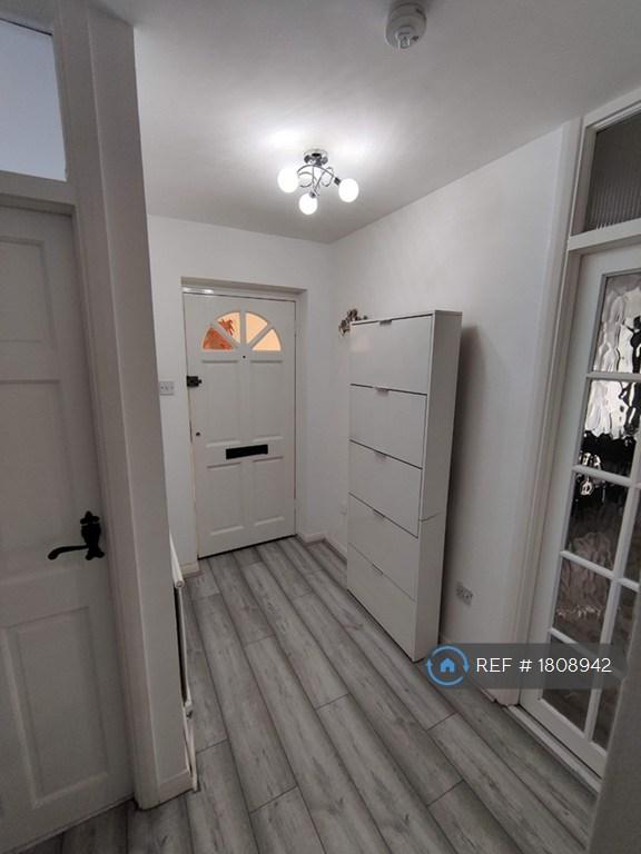 Apartment in Dagenham - View 3