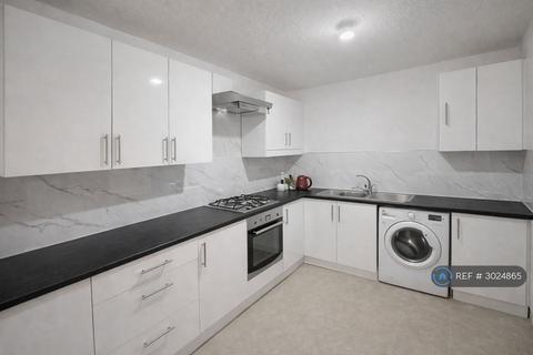 Studio to rent, Stuart Crescent, Hayes, UB3