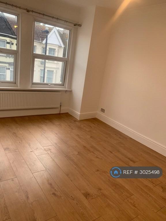 Apartment in Middx - View 2