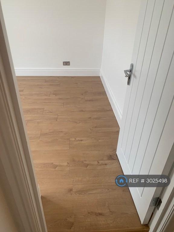 Apartment in Middx - View 3