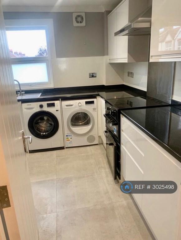 Apartment in Middx - View 5