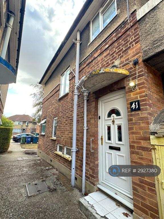 Apartment in Stanmore - View 2