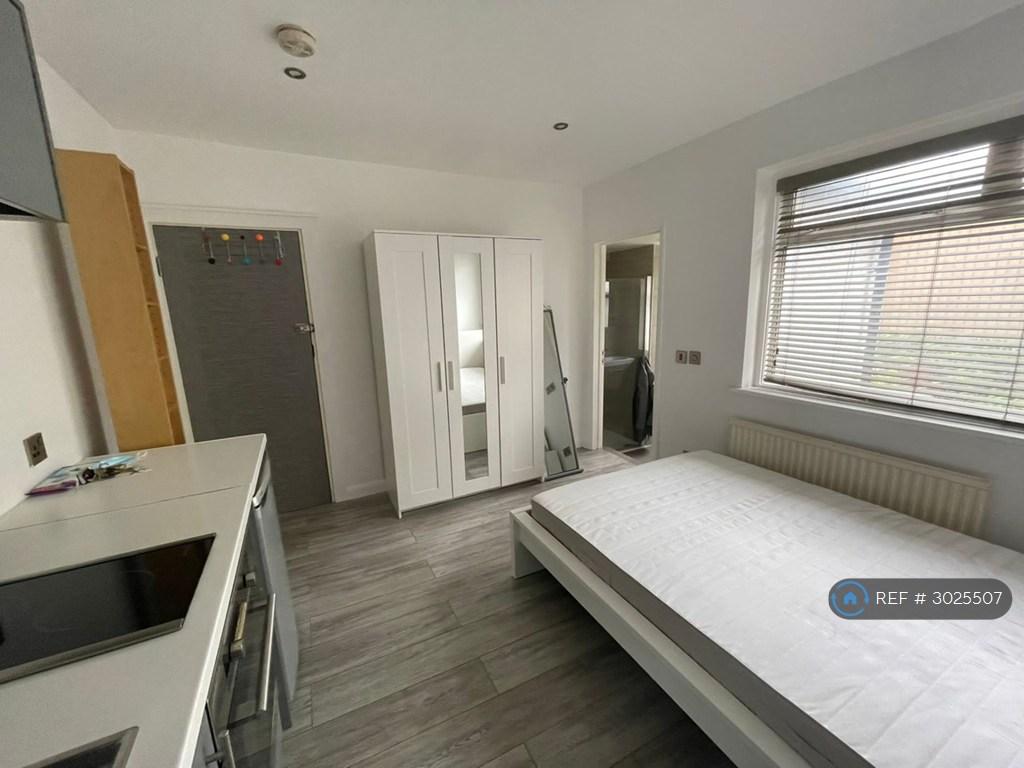 Apartment in London - View 5