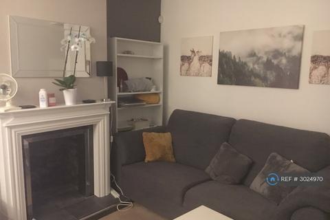 1 bedroom in a house share to rent, Tachbrook Road, Feltham, TW14