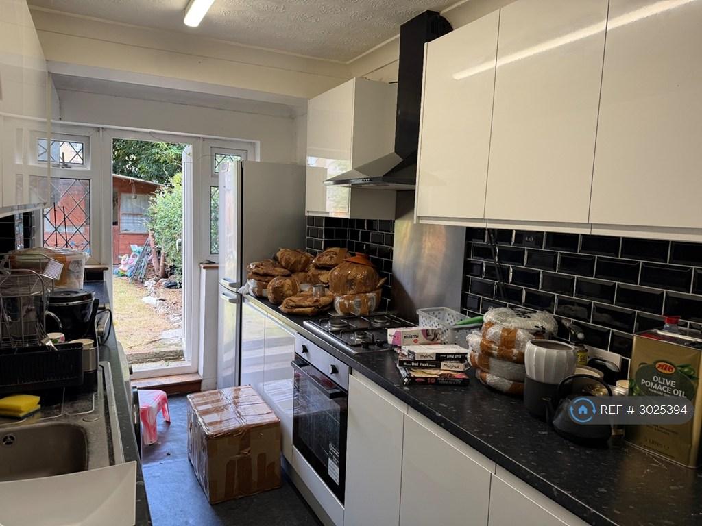 House in London, Manor Park - View 4