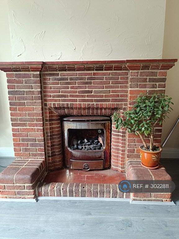 House in Whyteleafe - More