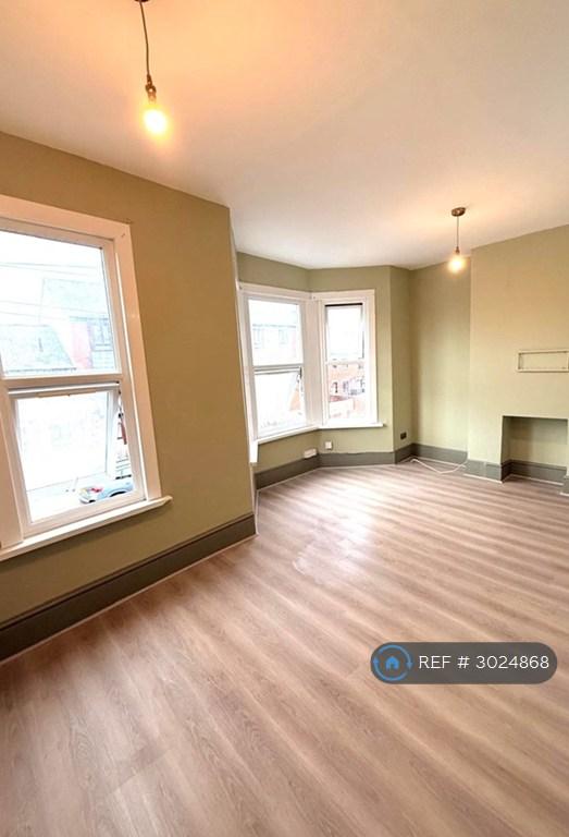Apartment in Croydon - View 2