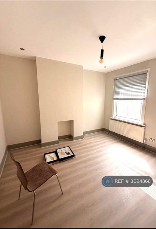 Apartment in Croydon - View 4
