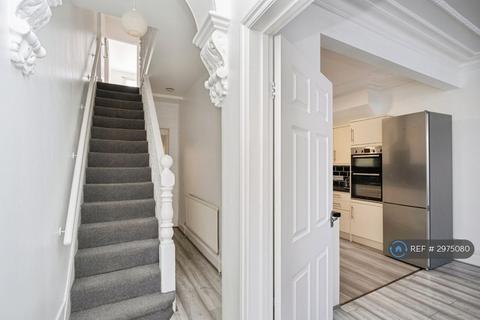 4 bedroom terraced house to rent, Canterbury Road, London, E10