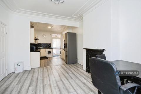 4 bedroom terraced house to rent, Canterbury Road, London, E10