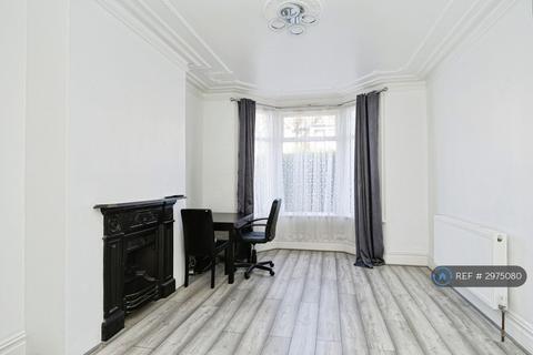 4 bedroom terraced house to rent, Canterbury Road, London, E10