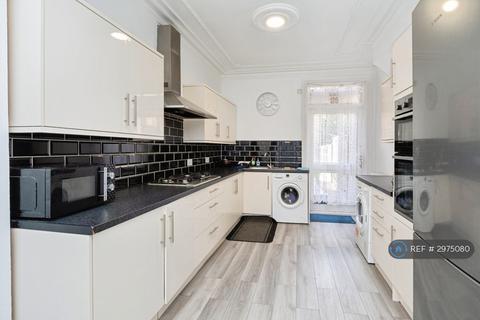 4 bedroom terraced house to rent, Canterbury Road, London, E10